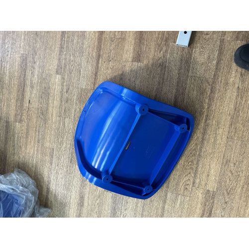 Сидение/кресло пластиковое ИСКРА - 4 крепления