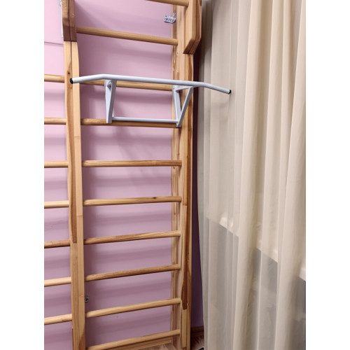 Турник на шведскую стенку